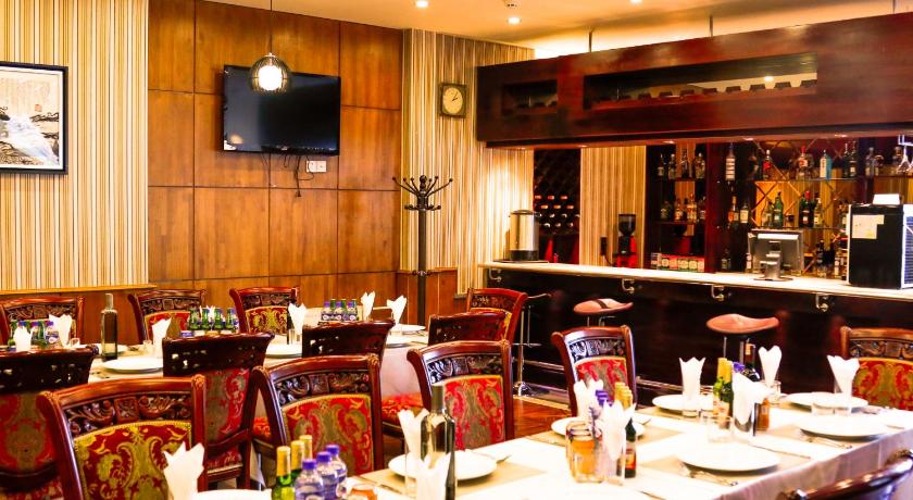 Platinum Hotel restaurant